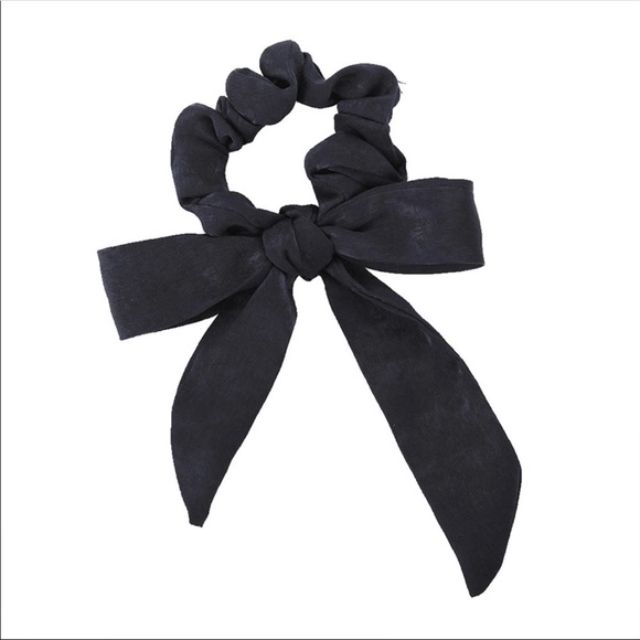 NEW ARRIVAL | Bow Scrunchie 1 for $12, 2 for $18 - Picture 5 of 8